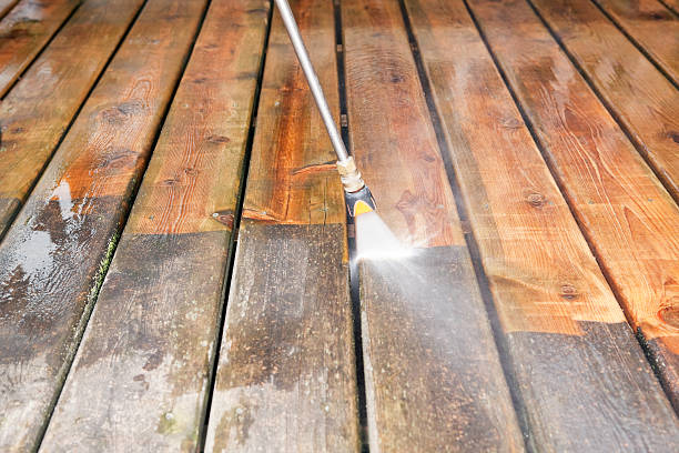 Best Driveway Pressure Washing  in Lindenhurst, NY